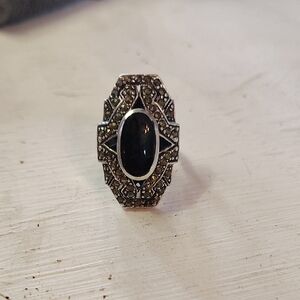 Elegant Black and Silver Women's Ring